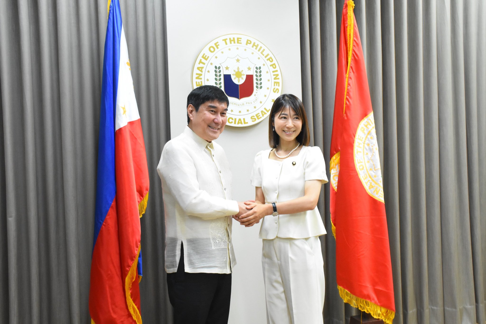 ラフィー・トゥルフォ・フィリピン上院議員と対面 - 塩村あやか公式サイト