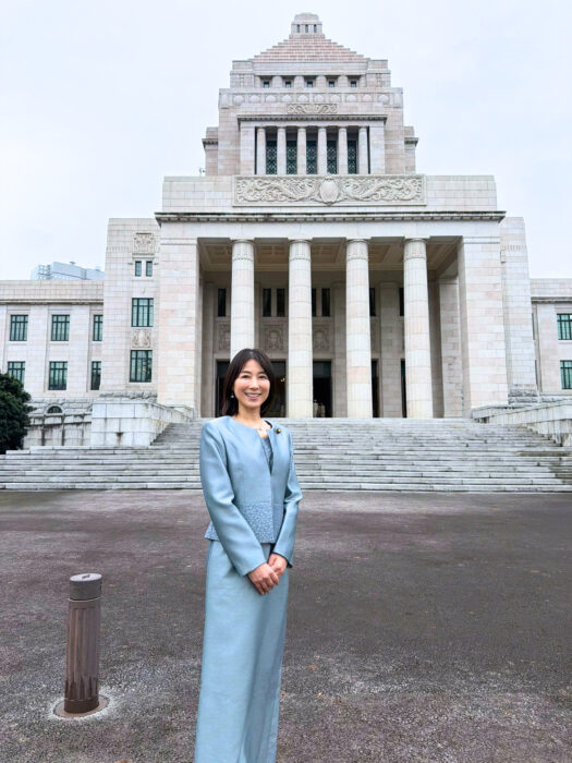 国会前で